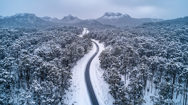 高清大图下载【趣麦麦图】雪后森林公路