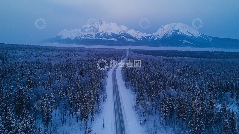 高清大图下载【趣麦麦图】雪山下的道路