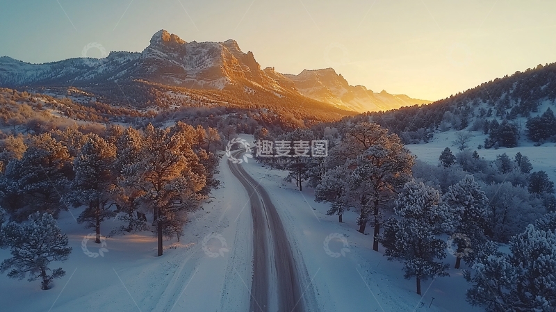 高清大图下载【趣麦麦图】雪山日出下的公路美景