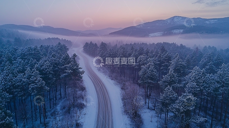 高清大图下载【趣麦麦图】雪后森林中的公路