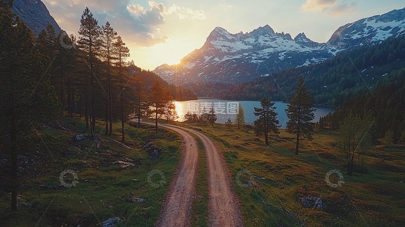 高清大图下载【趣麦麦图】山间湖泊的日落美景