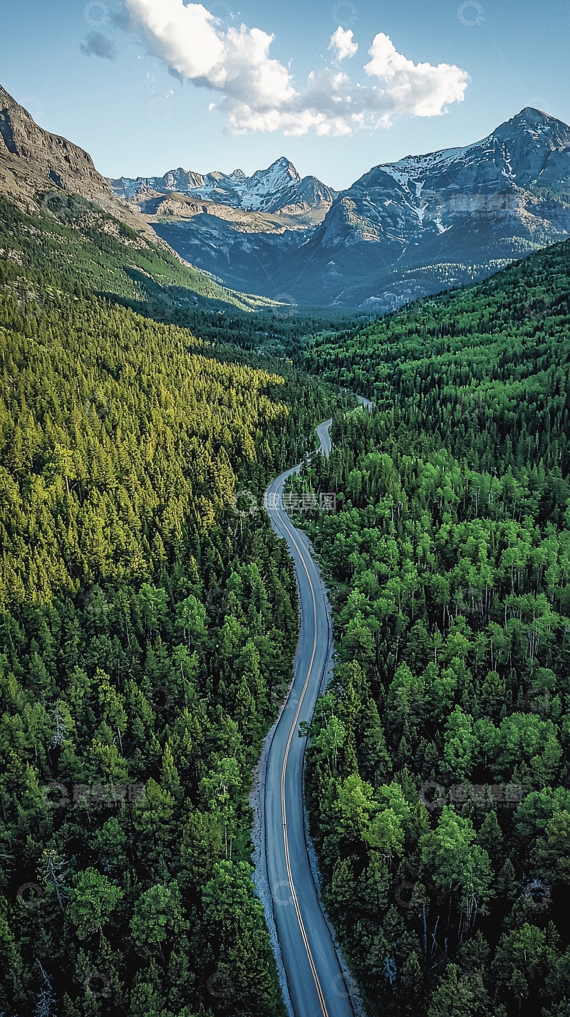 高清大图下载【趣麦麦图】山间公路森林覆盖蜿蜒向上