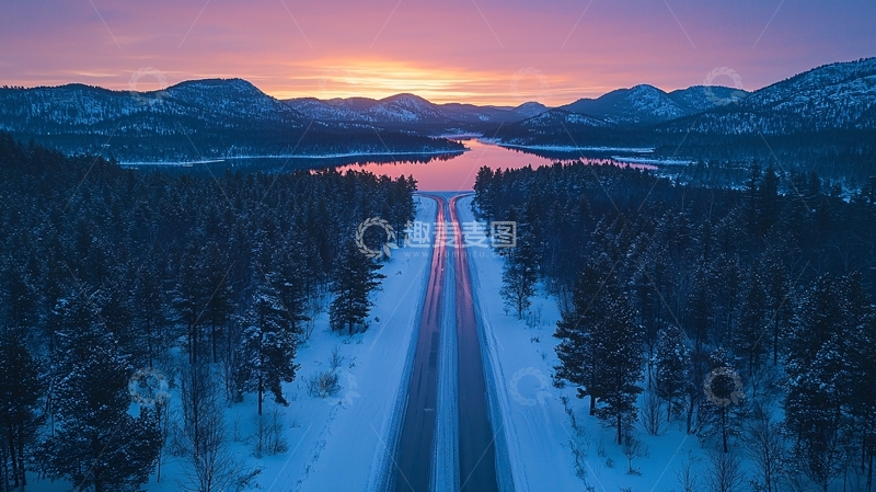 高清大图下载【趣麦麦图】雪地公路通向湖泊日出