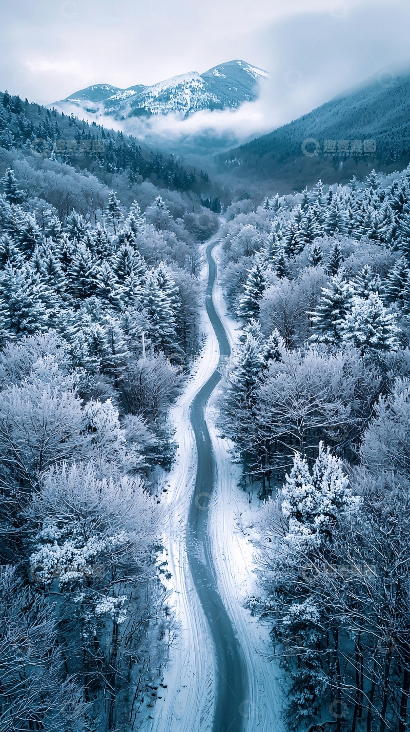 高清大图下载【趣麦麦图】冬季雪山森林公路鸟瞰
