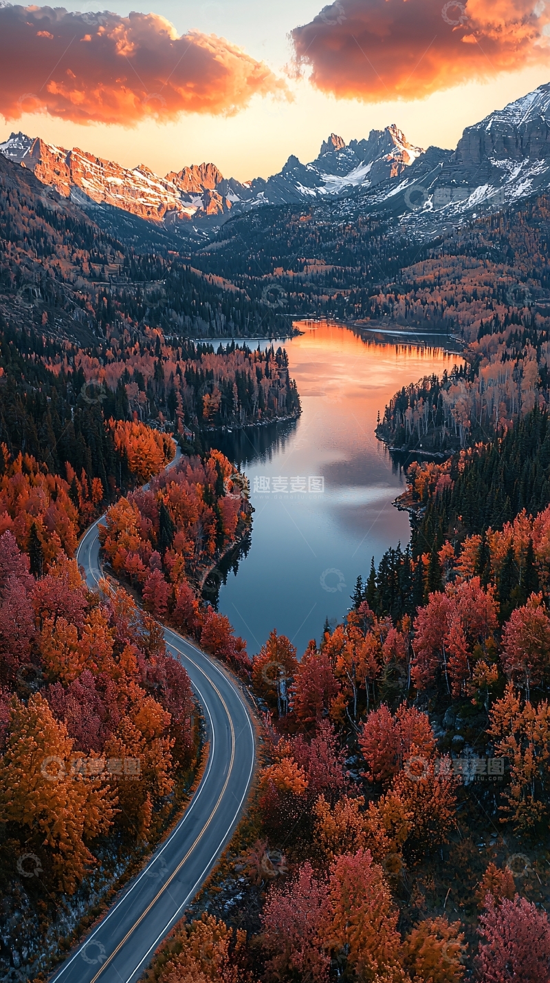 高清大图下载【趣麦麦图】山间湖泊公路秋日美景