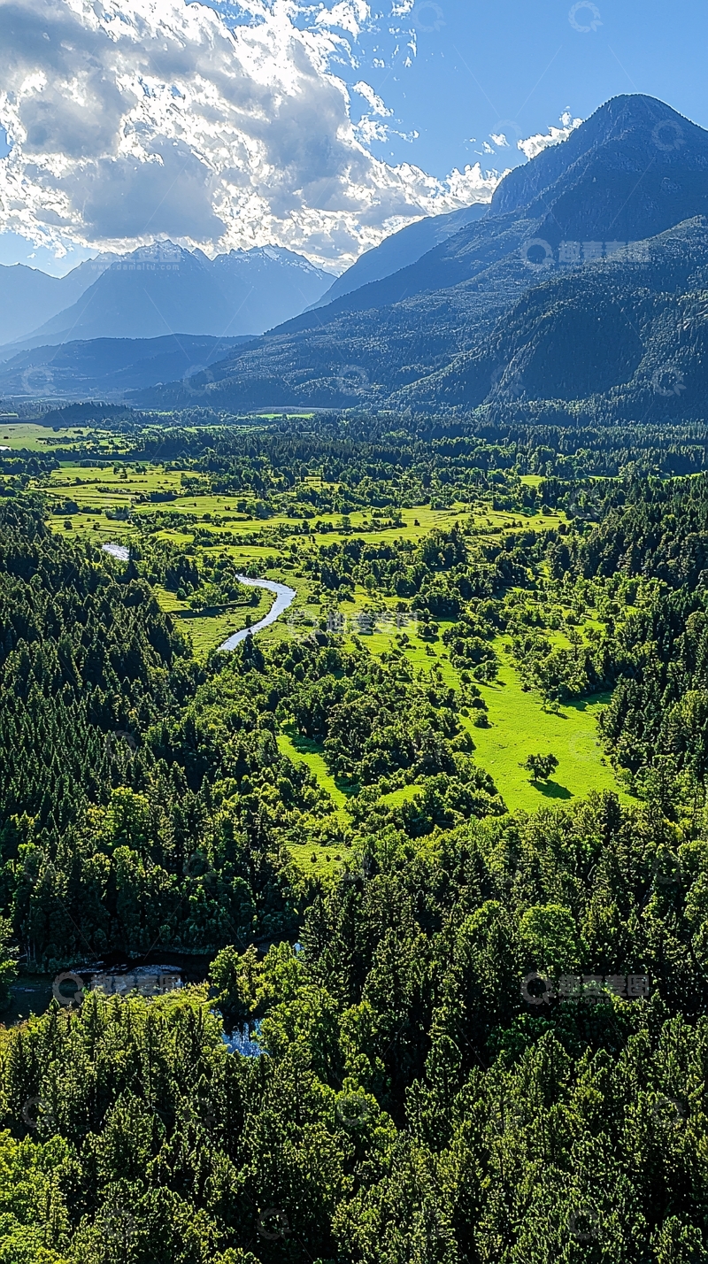 高清大图下载【趣麦麦图】壮丽山谷的绿色风景