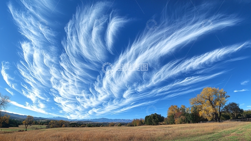 高清大图下载【趣麦麦图】丝状云朵在蓝色天空