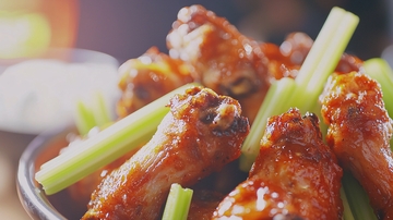 香辣鸡翅配芹菜