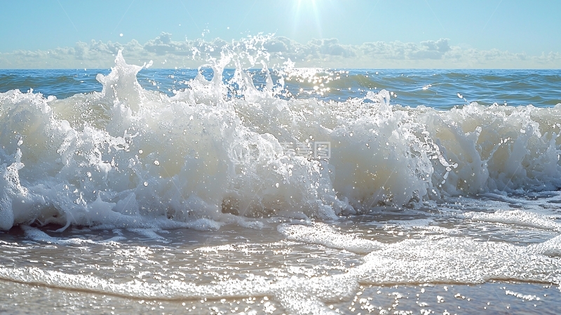 高清大图下载【趣麦麦图】白色海浪拍打着沙滩
