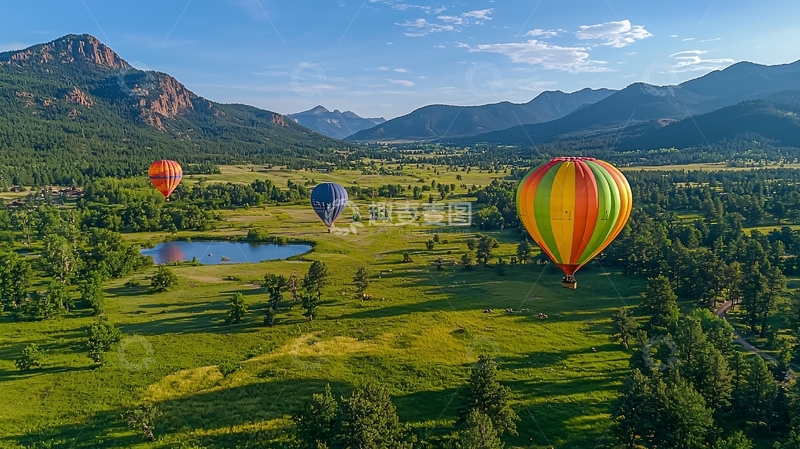 高清大图下载【趣麦麦图】热气球飞越绿色山谷