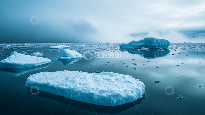高清大图下载【趣麦麦图】漂浮的冰山在深蓝色海面