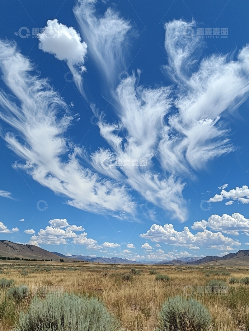 高清大图下载【趣麦麦图】丝状云在蓝天上延展