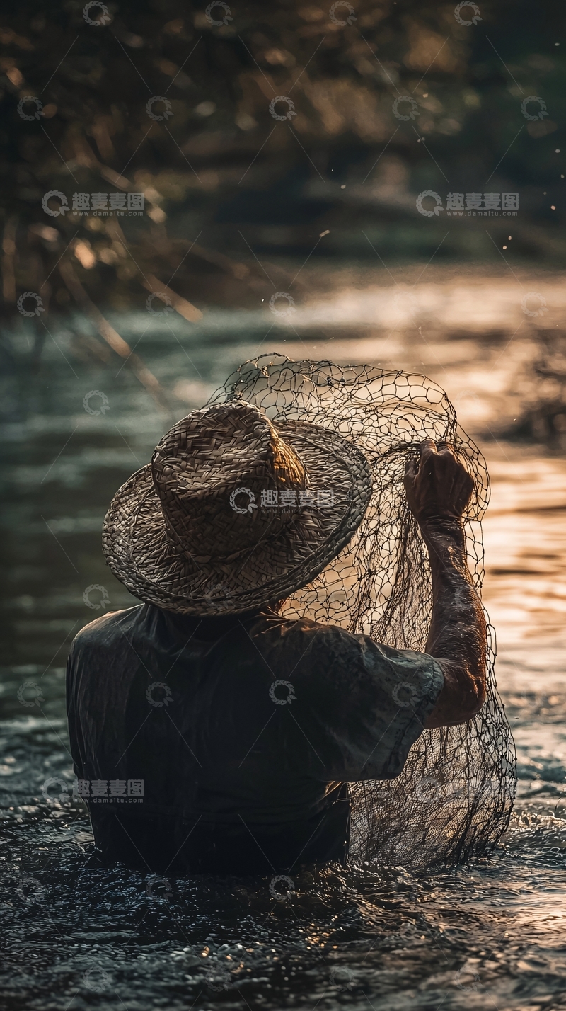 高清大图下载【趣麦麦图】溪流中捕鱼的渔夫