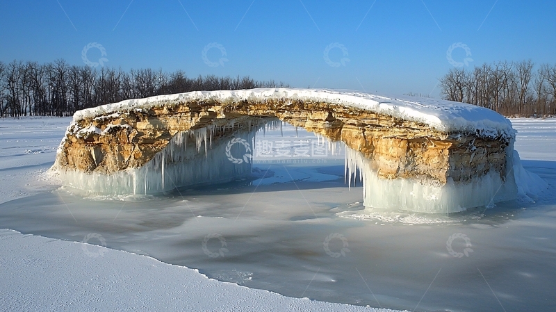高清大图下载【趣麦麦图】冰雪覆盖的石拱桥