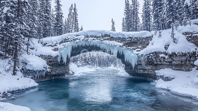 高清大图下载【趣麦麦图】冰雪覆盖的石桥