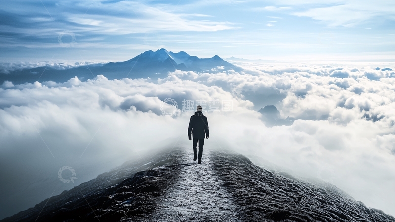 高清大图下载【趣麦麦图】云海之上的人