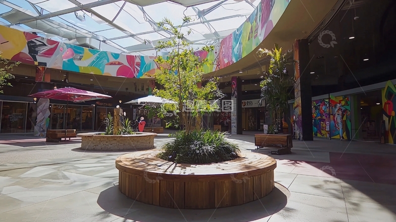 高清大图下载【趣麦麦图】阳光洒进室内购物中心