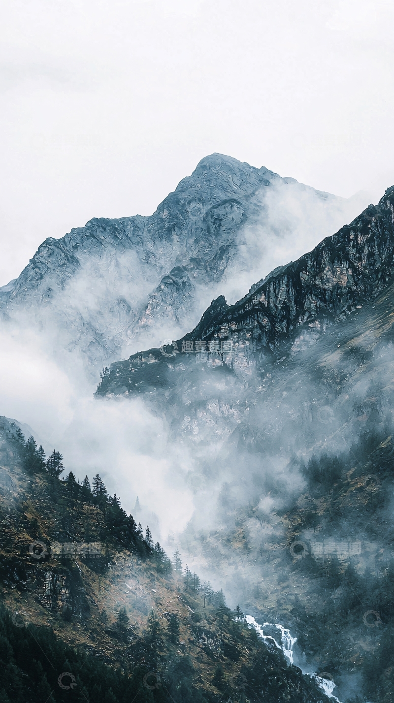 高清大图下载【趣麦麦图】雾气缭绕的山峰