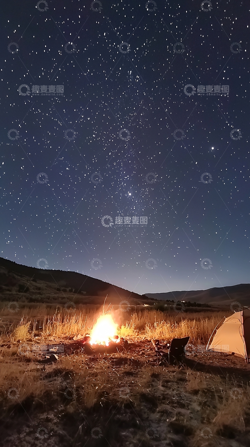 高清大图下载【趣麦麦图】星空营火晚间露营