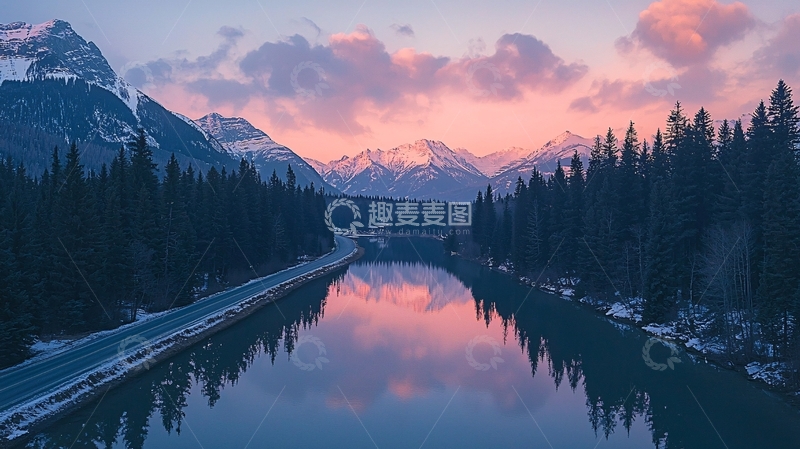 高清大图下载【趣麦麦图】雪山倒映在湖水中