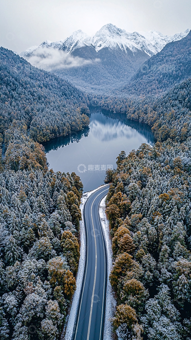 高清大图下载【趣麦麦图】雪山环绕的湖泊公路