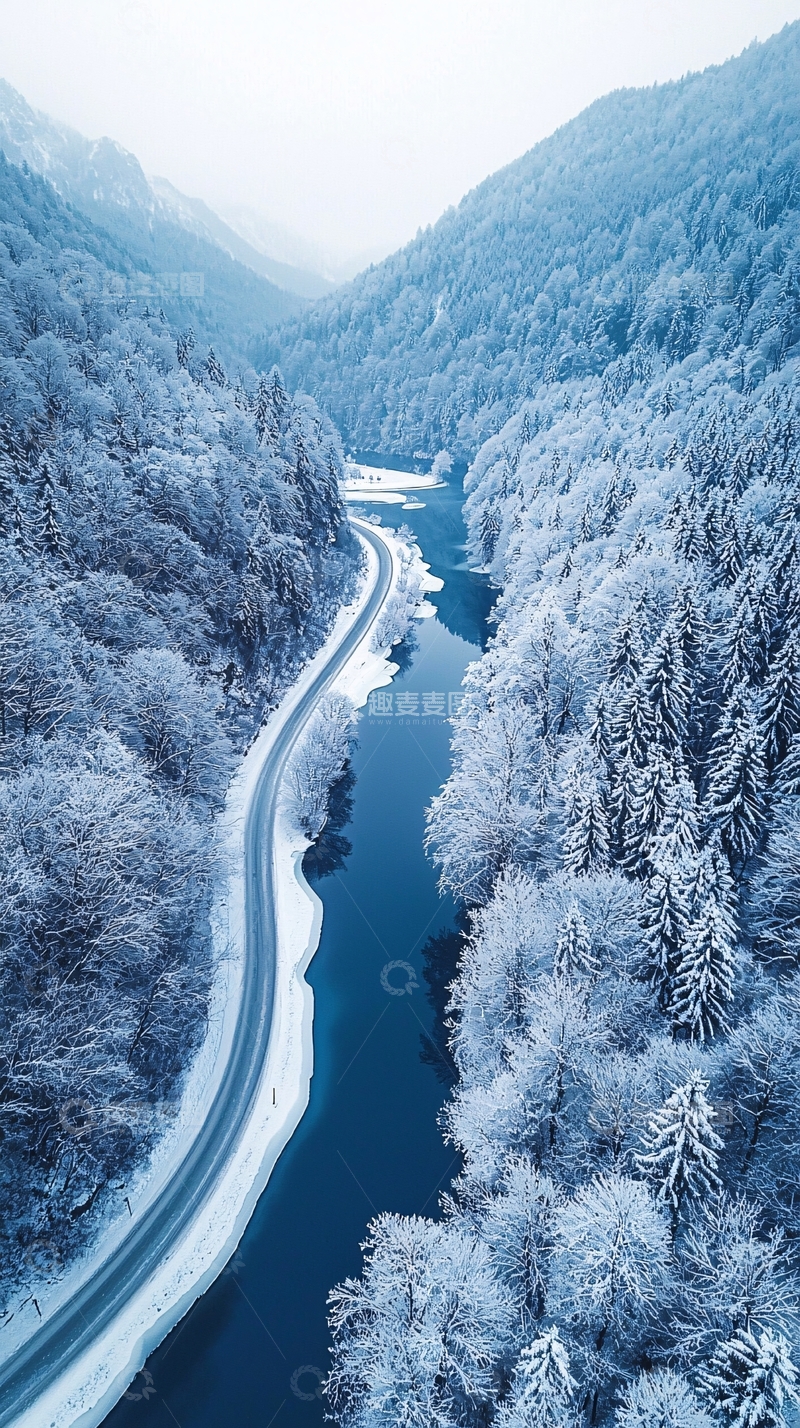 高清大图下载【趣麦麦图】冰雪覆盖的山谷公路