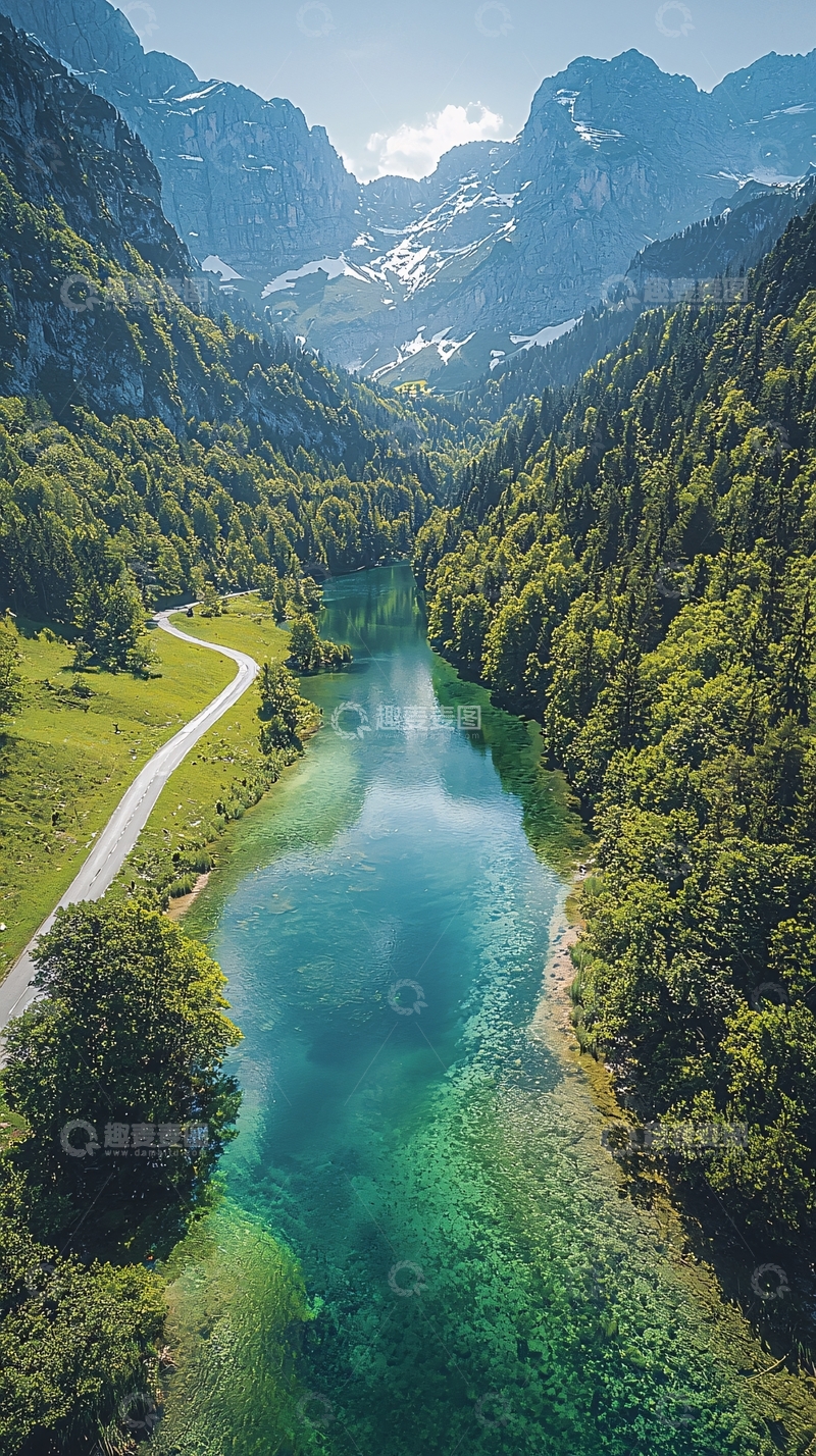 高清大图下载【趣麦麦图】湖泊山谷绿树环绕风景