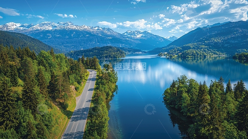 高清大图下载【趣麦麦图】湖泊与山脉的壮丽景色