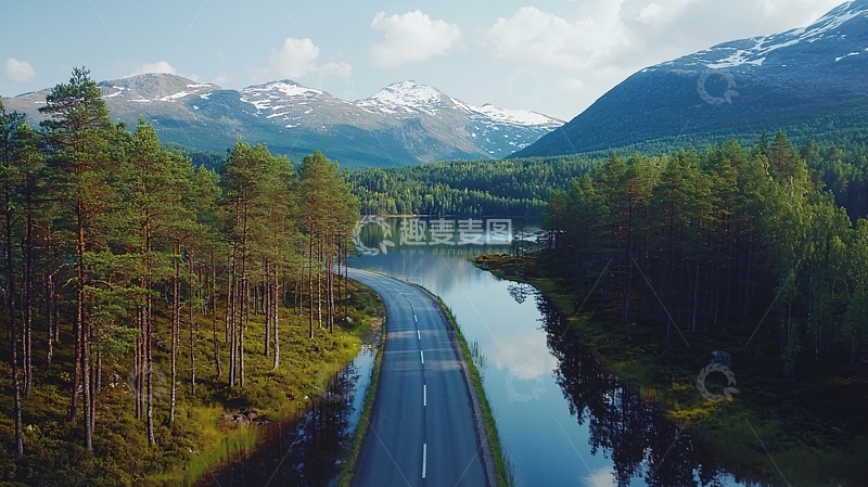 高清大图下载【趣麦麦图】蜿蜒公路穿过森林湖泊