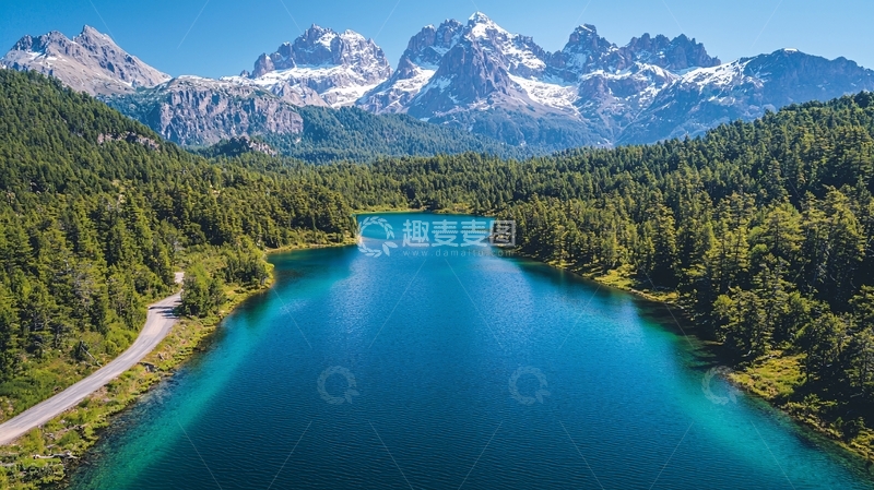 高清大图下载【趣麦麦图】宁静湖面山峦倒影