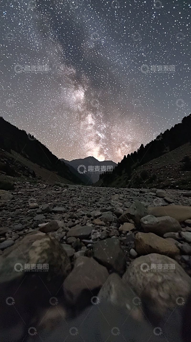 高清大图下载【趣麦麦图】星空下的山谷