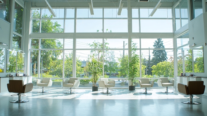 高清大图下载【趣麦麦图】明亮宽敞的现代美发沙龙