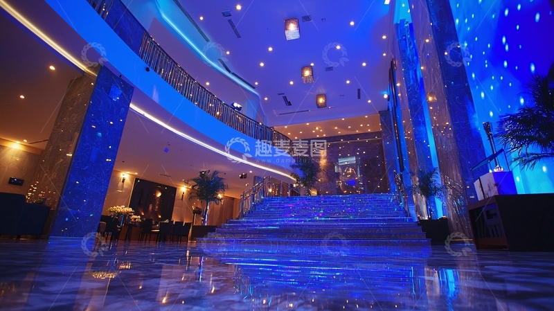 高清大图下载【趣麦麦图】蓝色灯光的大堂酒店内景