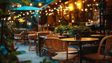 夜晚露天咖啡馆