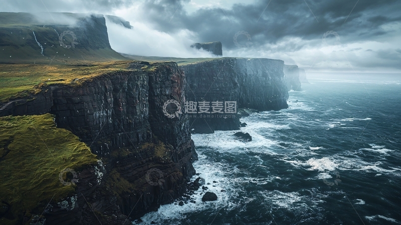 高清大图下载【趣麦麦图】暴风雨中的悬崖峭壁