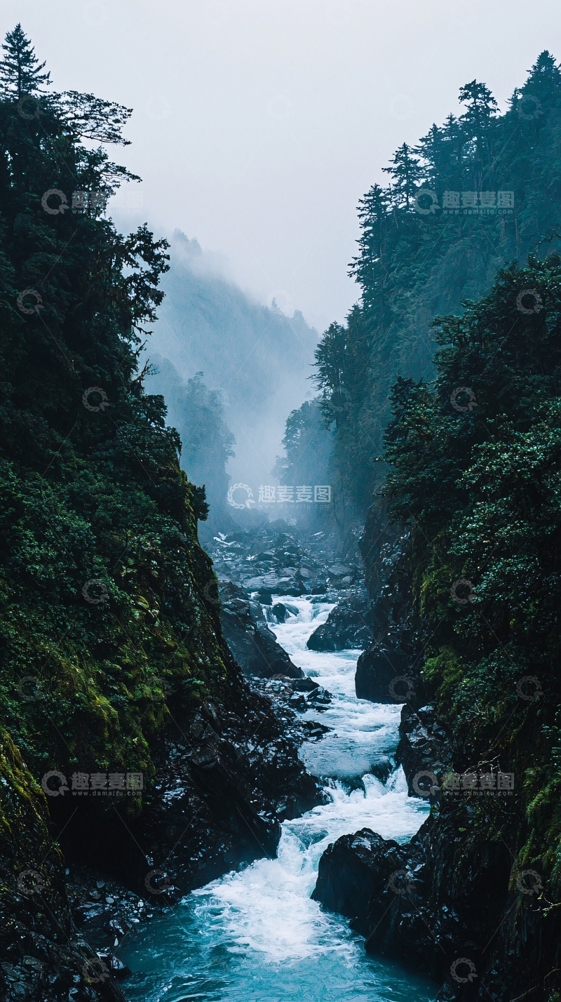 高清大图下载【趣麦麦图】雾气缭绕的山谷河流