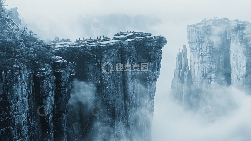 高清大图下载【趣麦麦图】雾气缭绕的悬崖峭壁