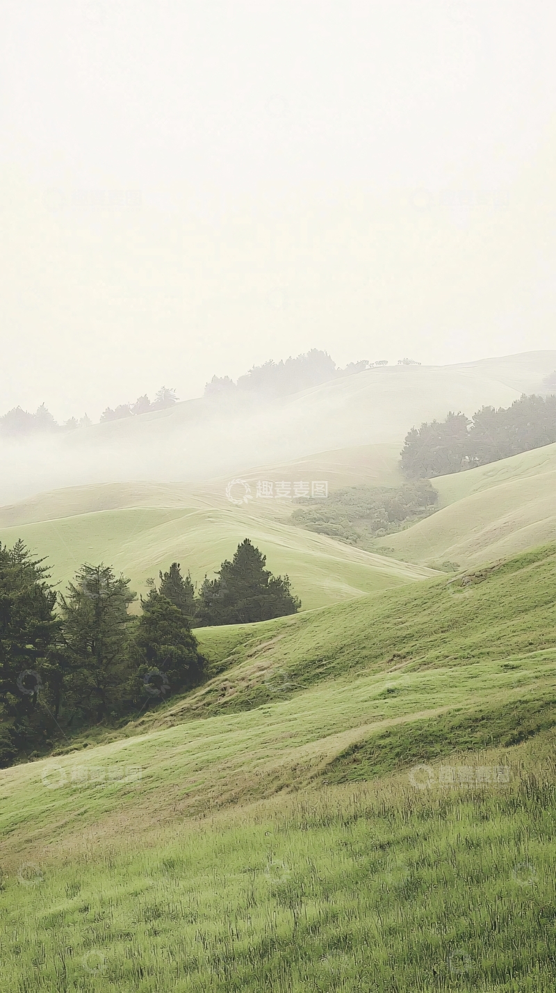 高清大图下载【趣麦麦图】雾气缭绕的绿色丘陵