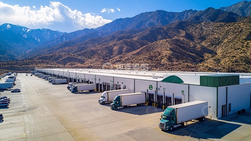 高清大图下载【趣麦麦图】大型仓库靠山场景