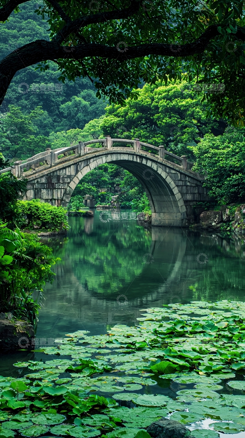 高清大图下载【趣麦麦图】古桥流水绿树环绕