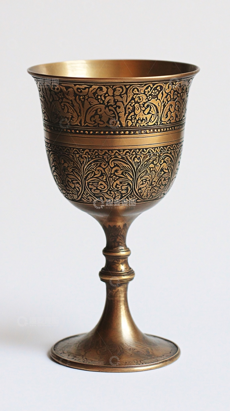 高清大图下载【趣麦麦图】复古黄铜雕刻酒杯