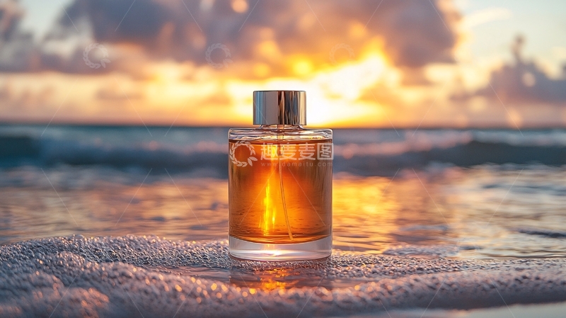 高清大图下载【趣麦麦图】沙滩上的香水瓶