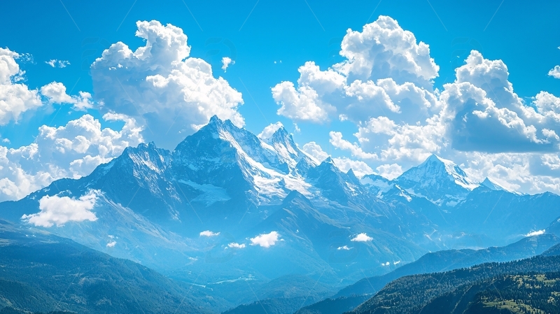 壮丽雪山与朵朵白云