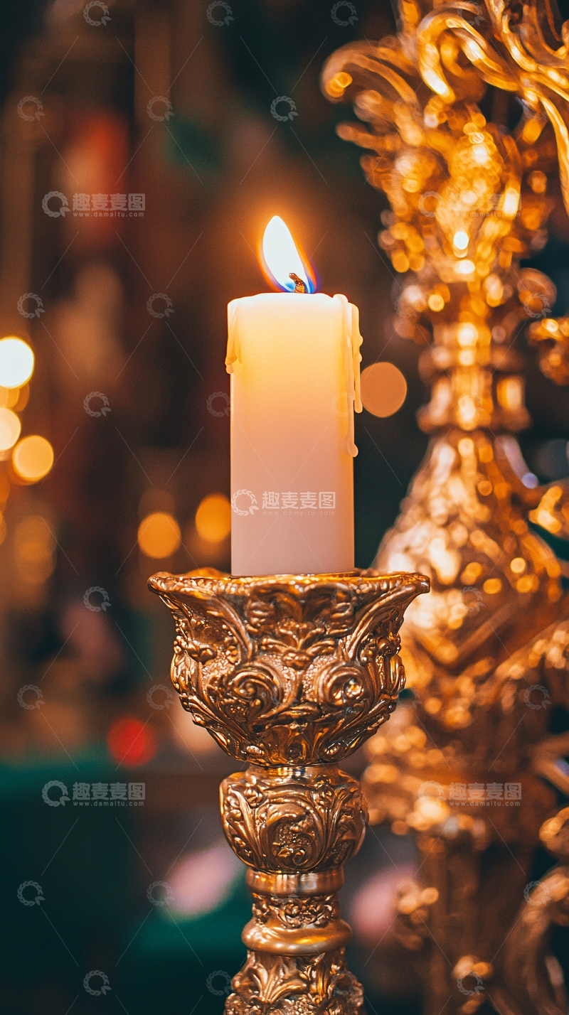 高清大图下载【趣麦麦图】金色烛台上的蜡烛