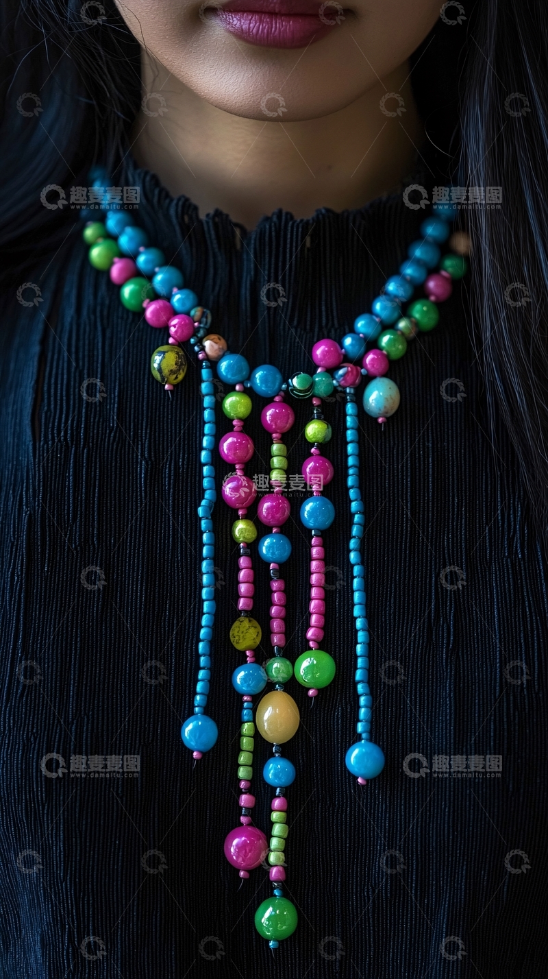 高清大图下载【趣麦麦图】彩色串珠项链