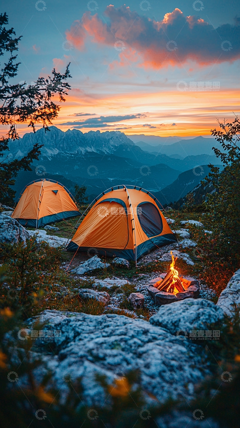 高清大图下载【趣麦麦图】山顶帐篷日落篝火