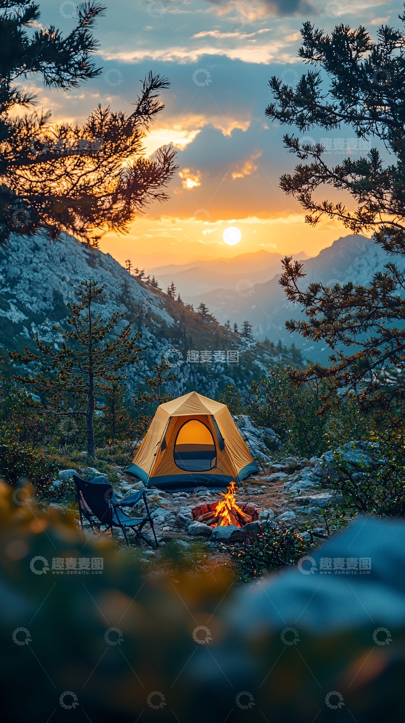 高清大图下载【趣麦麦图】黄昏山谷营地篝火