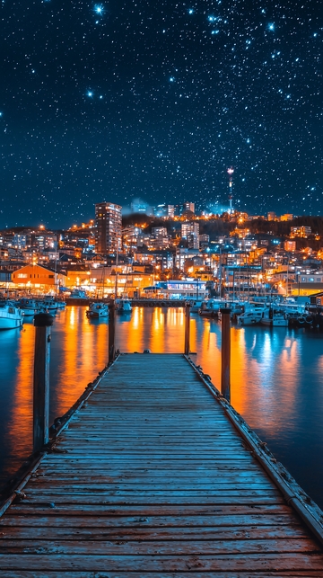 星空下的港口夜景