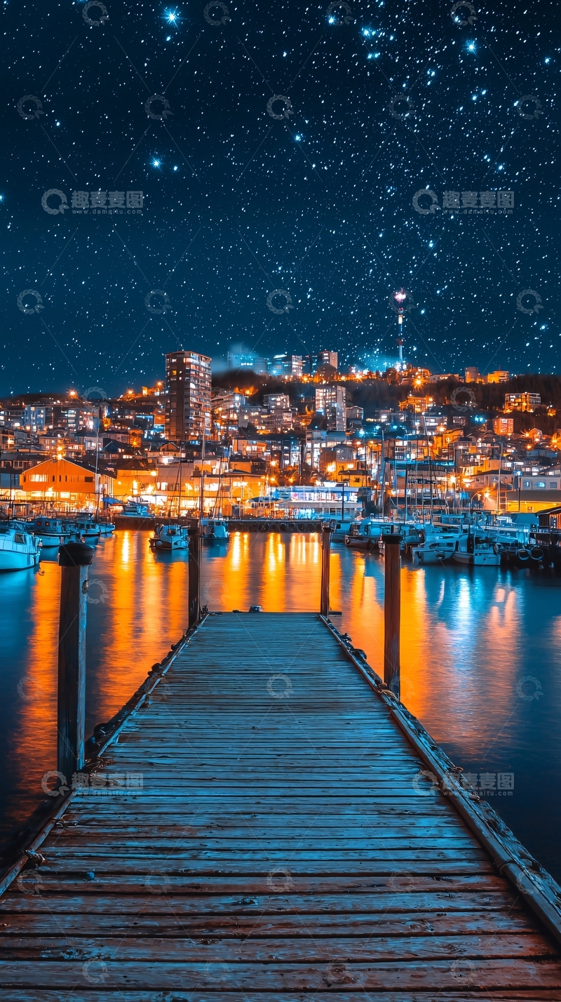 高清大图下载【趣麦麦图】星空下的港口夜景