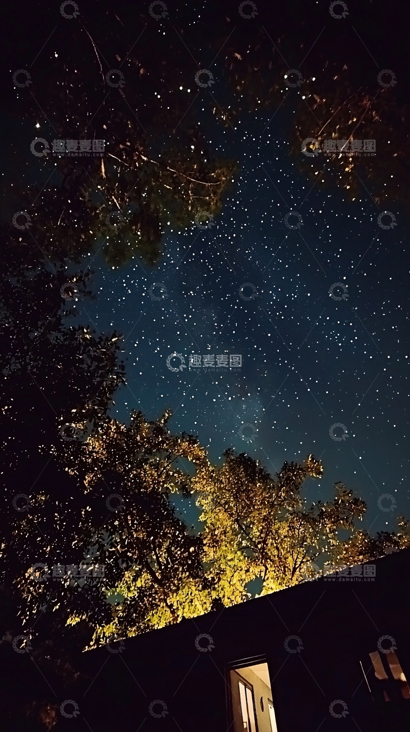 高清大图下载【趣麦麦图】星空下的房屋